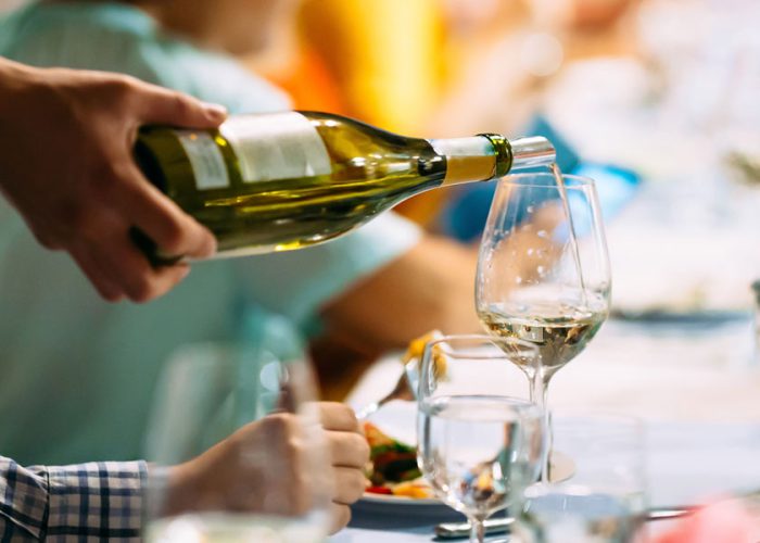 Regole base e strumenti per il corretto servizio del vino